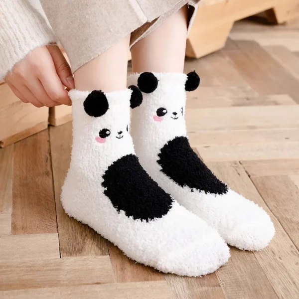chaussettes fluffy panda blanc et noir